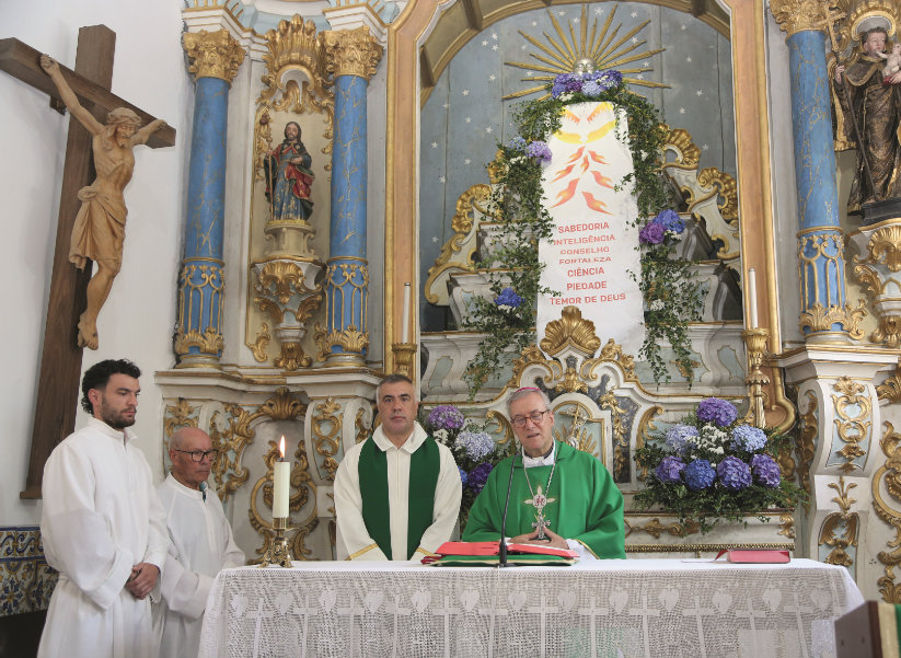Celebração do Crisma em Magueija